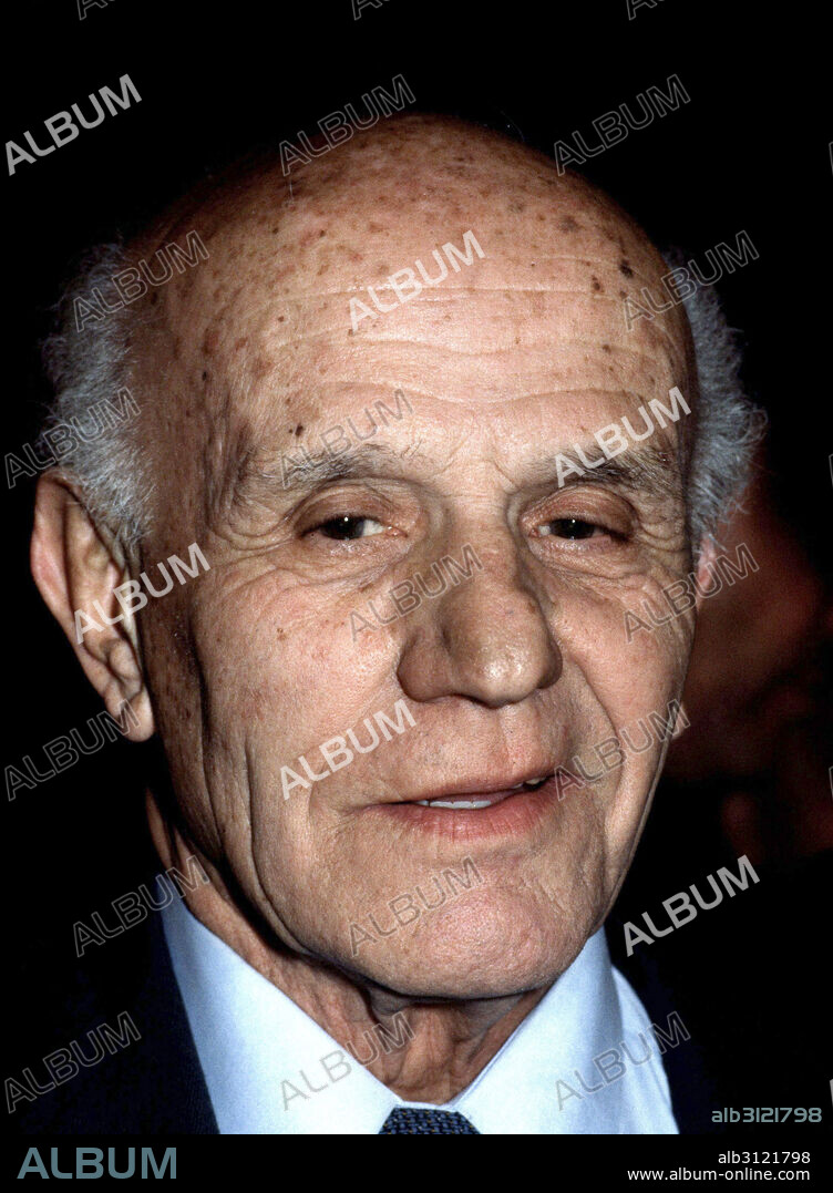 ROF CARBALLO , JUAN  MEDICO ESPAÑOL . LUGO 1905 - 1994 FOTO 1980.