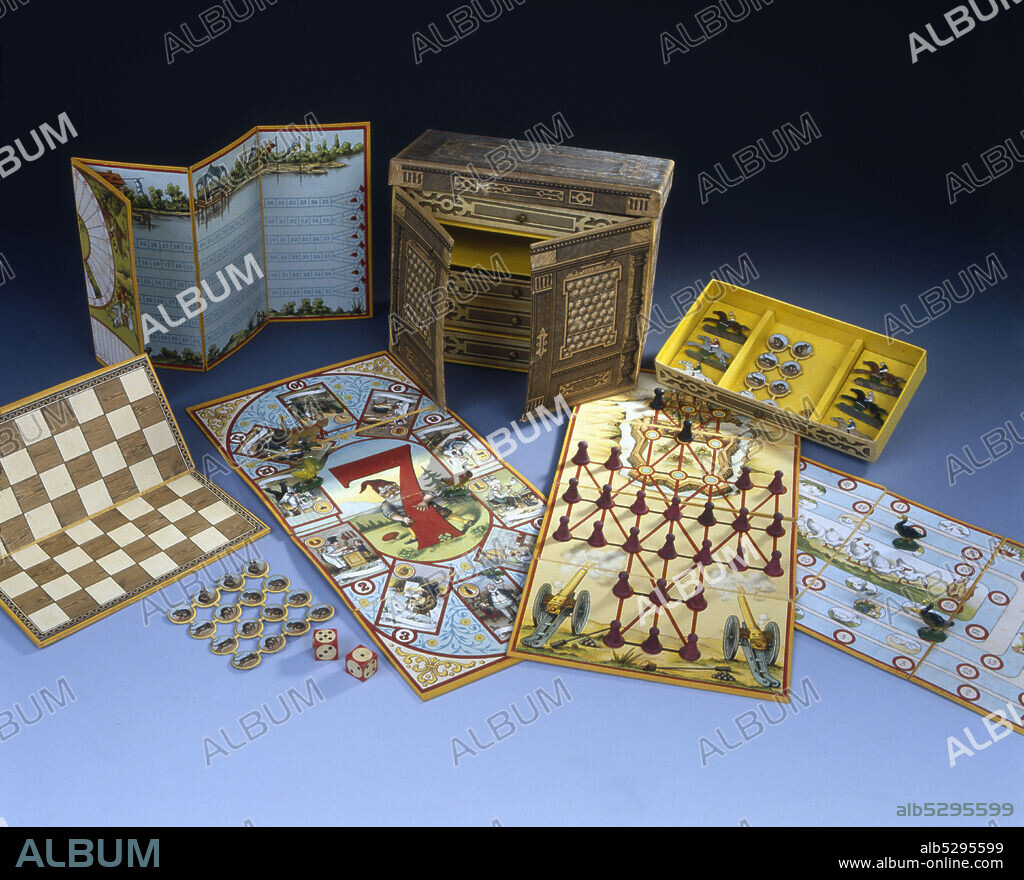 Juguetes de cartón y madera. Caja de los Juegos Reunidos, fabricado por Juguetes Borrás, de Mataró. Año 1918.