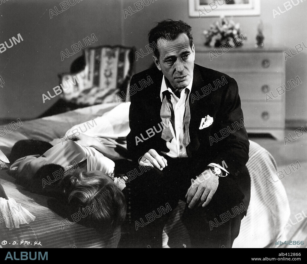 GLORIA GRAHAME and HUMPHREY BOGART in IN A LONELY PLACE, 1950, directed by NICHOLAS RAY. Copyright COLUMBIA PICTURES.