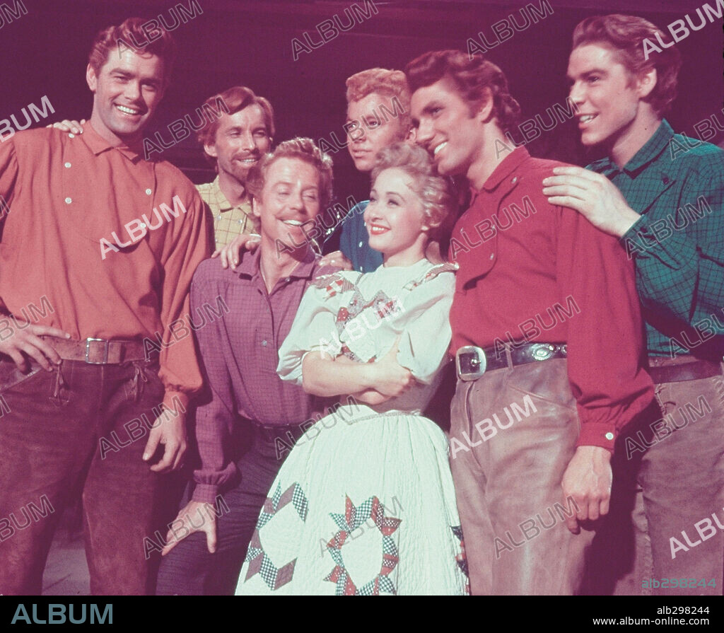 JACQUES D'AMBOISE, JANE POWELL, JEFF RICHARDS, MARC PLATT, MATT MATTOX, RUSS TAMBLYN y TOMMY RALL en SIETE NOVIAS PARA SIETE HERMANOS, 1954 (SEVEN BRIDES FOR SEVEN BROTHERS), dirigida por STANLEY DONEN. Copyright M.G.M.