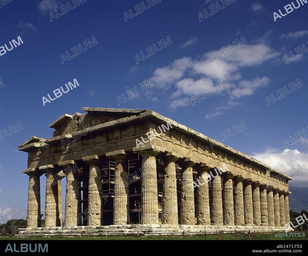Magna Grecia. TEMPLO DE NEPTUNO o POSEIDON. Construído a mediados del siglo V a. C. en estilo dórico. PAESTUM. Provincia de Salerno. Campania. Italia.