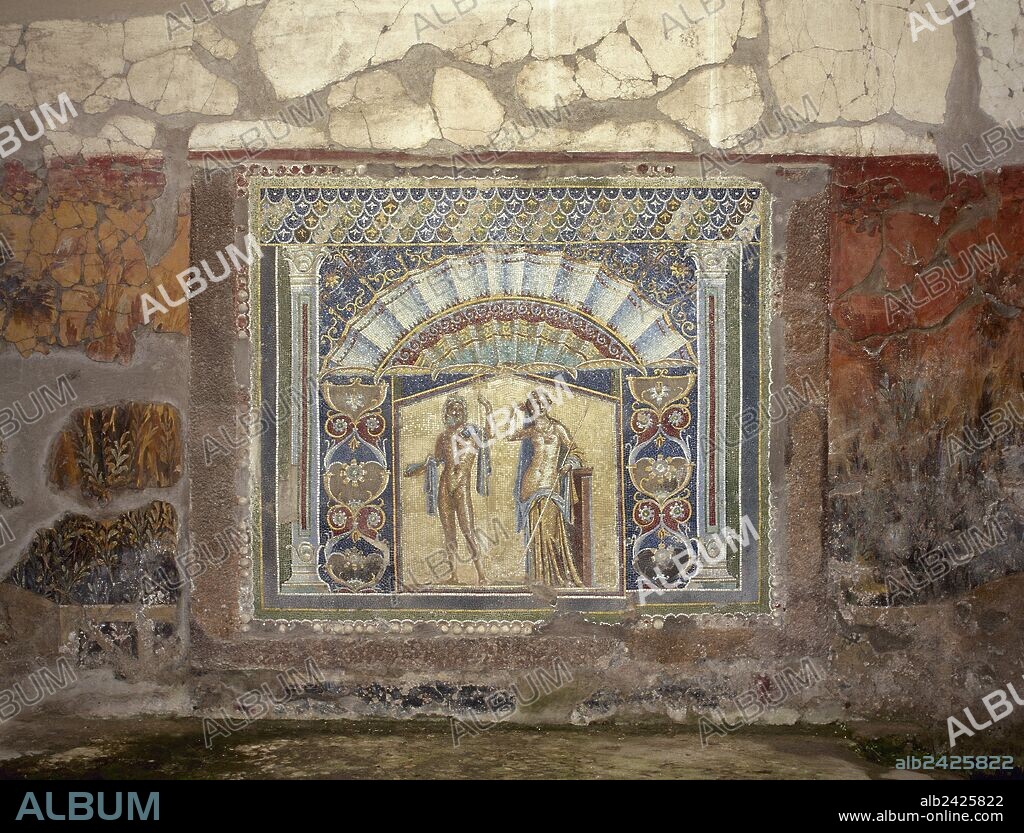 ARTE ROMANO. ITALIA. MOSAICO que decora el ATRIO de una vivienda romana, donde se representa a "POSEIDON CON TRIDENTE, JUNTO A SU MUJER ANFITRITE". CASA DE POSEIDON Y ANFITRITE. HERCULANO. Región de la Campania.