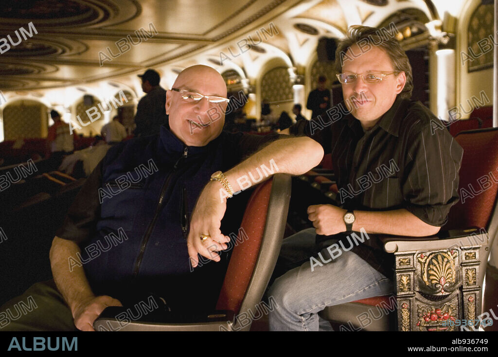 BILL CONDON and HENRY KRIEGER in DREAMGIRLS, 2006, directed by BILL CONDON. Copyright DREAMWORKS/PARAMOUNT PICTURES / JAMES, DAVID.