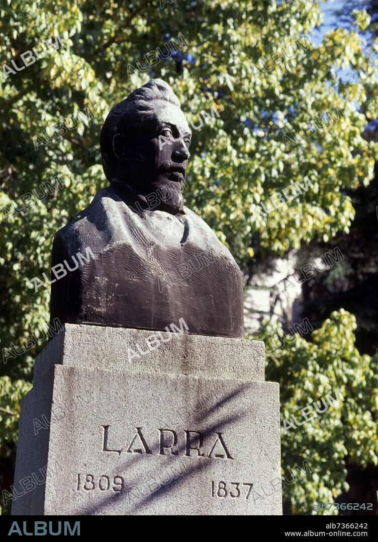CALLE BAILEN-BUSTO DE LARRA - FOTO AÑOS 70.