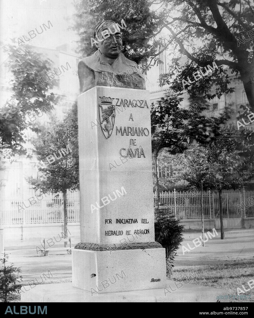 Julio 1921. Zaragoza. En honor del insigne periodista Mariano de Cavia. Monumento Herigido al ilustre escritor por Iniciativa Del "heraldo de Aragón".