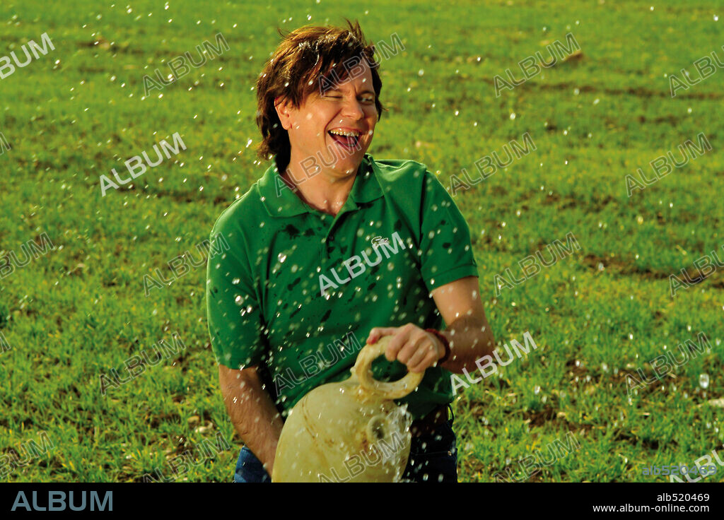 SANTIAGO SEGURA en EL ASOMBROSO MUNDO DE BORJAMARI Y POCHOLO, 2004, dirigida por ENRIQUE LOPEZ LAVIGNE. Copyright AMIGUETES ENTERTAINMENT S.L./ESTUDIOS PICCASO.