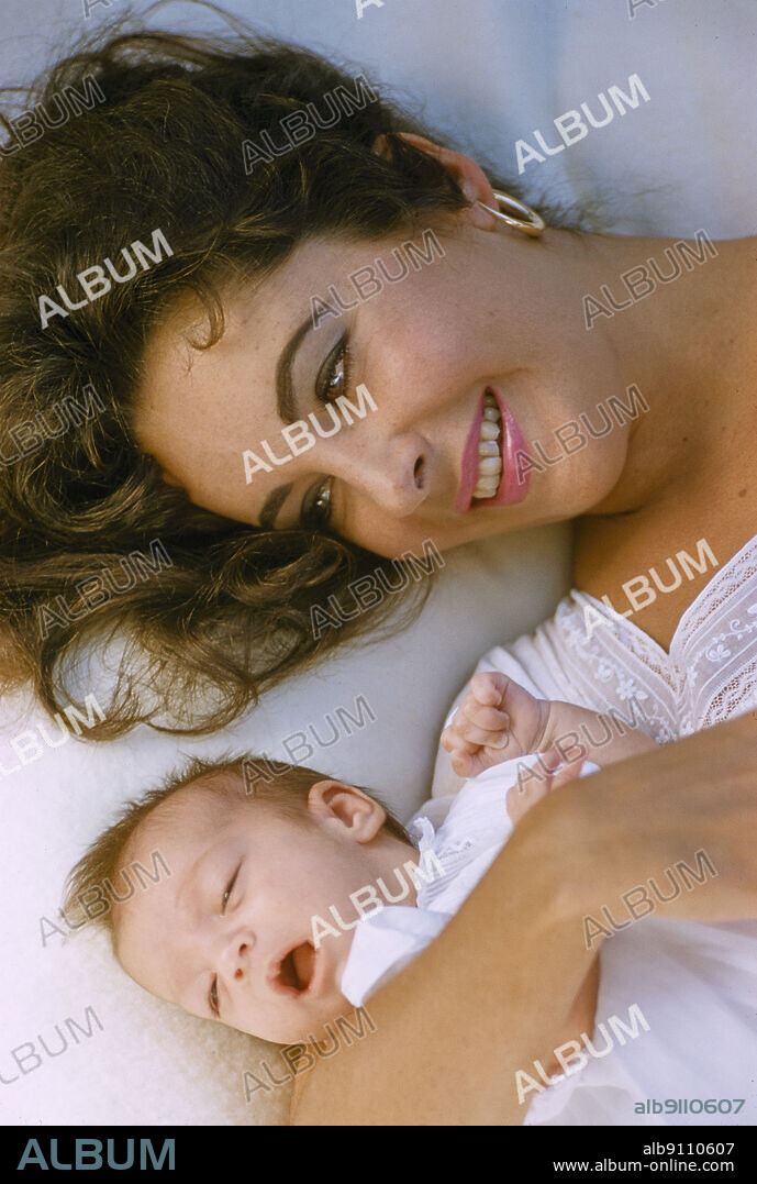 Actress Elizabeth Taylor with her Daughter Elizabeth Liza Frances Todd, Toni Frissell Collection, September 1957.