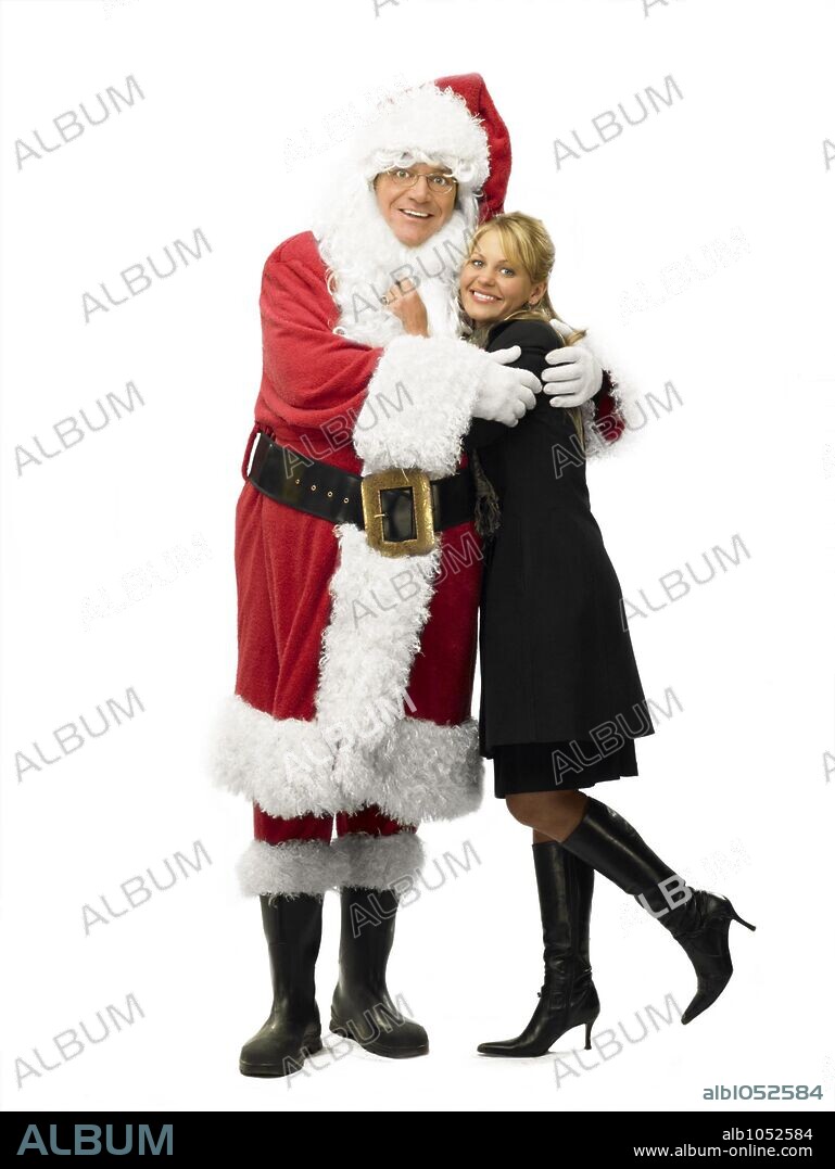CANDACE CAMERON BURE and TOM ARNOLD in MOONLIGHT AND MISTLETOE, 2008, directed by KAREN ARTHUR. Copyright CRAIG ANDERSON PROD./EDGEWOOD STUDIOS / CAMP, E.J.
