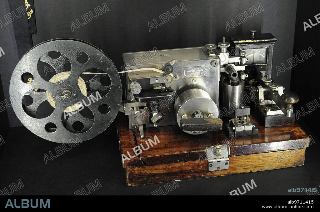 Primera Guerra Mundial (1914-1918). Telégrafo eléctrico de la marina rusa. Museo de la Guerra de Letonia. Riga.