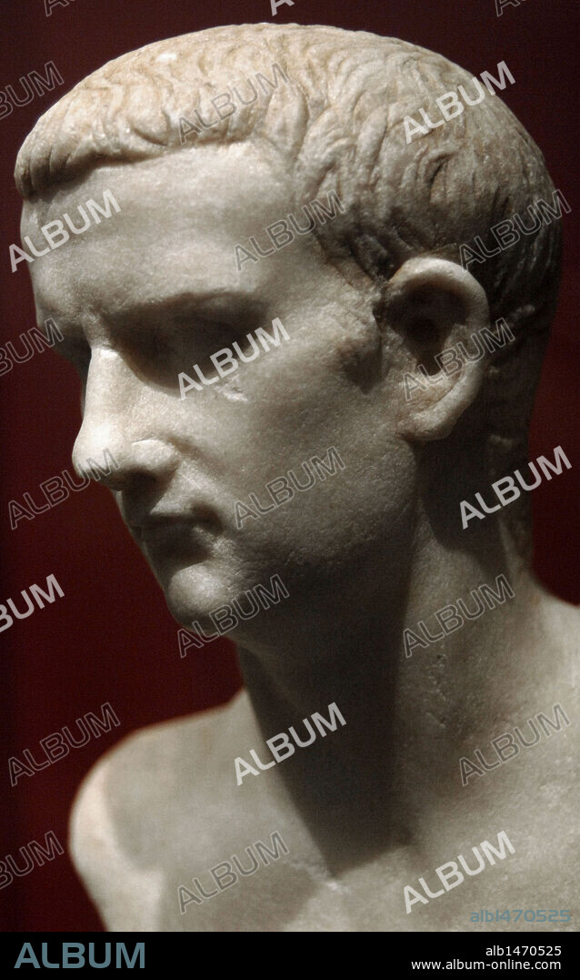 CALIGULA, Cayo Julio César (12-41). Emperador romano (37-41). PEQUEÑO BUSTO DE CALIGULA. Hallado en el río Tíber, hacia la Vía Julia (Roma). Mármol. Palacio Massimo. Museo Nacional Romano. Roma. Italia.