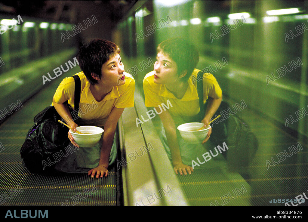 FAYE WONG in CHUNGKING EXPRESS, 1994 (CHUNG HING SAM LAM), directed by KAR-WAI WONG. Copyright JET TONE PRODUCTION.