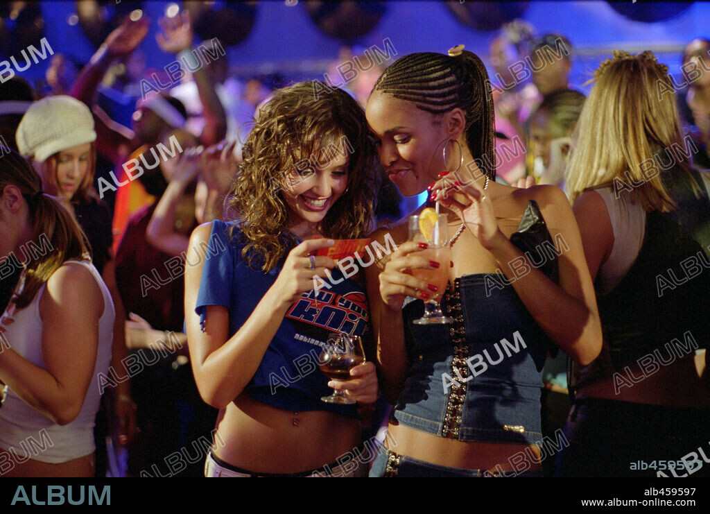 JESSICA ALBA and JOY BRYANT in HONEY, 2003, directed by BILLE WOODRUFF. Copyright UNIVERSAL / GERLITZ, AVA V.