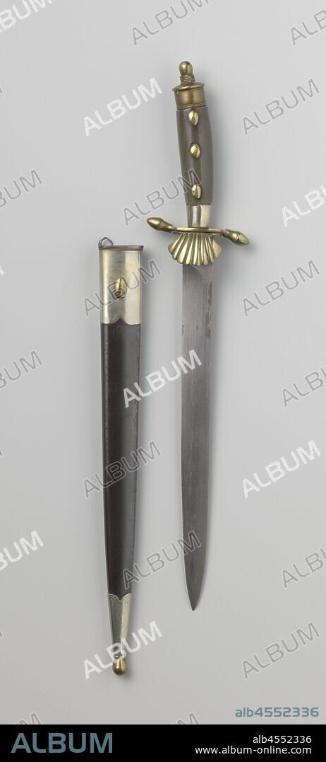Dagger Aceh war, Dagger with scabbard. The sheath is made of black leather and has a steel mouth hopper with a round button. At the bottom of the dagger steel fittings with a copper knob. The dagger has a steel single-cutting blade that ends in a slightly curved point. The hilt has a downward shell-shaped pear heart. The handle is made of wood with three oval-shaped copper nails. The handle is made of copper, Aceh, Dirk Schipper, anonymous, Indonesia, 1916, mond-trechter, beslag, lemmet, pareerhart, greepkap, greep, l 37.2 cm l 33.7 cm l 26.3 cm l 23.4 cm × w 1.8 cm.
