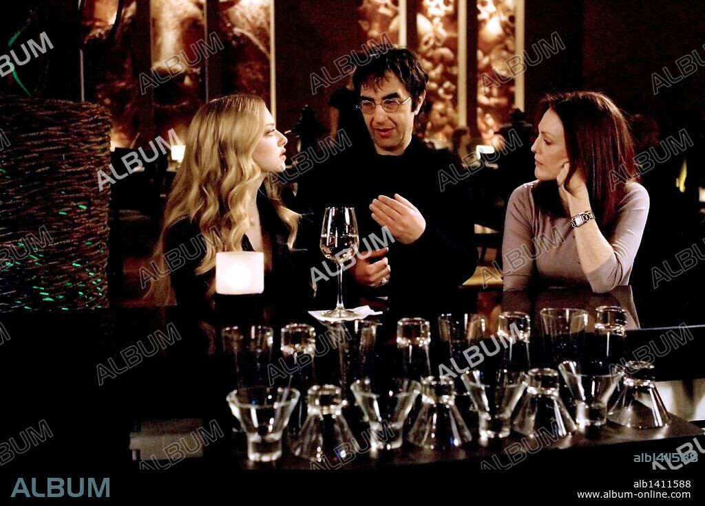 AMANDA SEYFRIED, ATOM EGOYAN and JULIANNE MOORE in CHLOE, 2009, directed by ATOM EGOYAN. Copyright THE MONTECITO PICTURE COMPANY / RAFY.