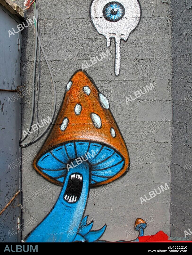 Caricatura de seta con la boca abierta mostrando los dientes y un ojo grande detrás; graffiti mural, Plaza de las Glorias; Distrito San Martin, Barcelona en 2014.