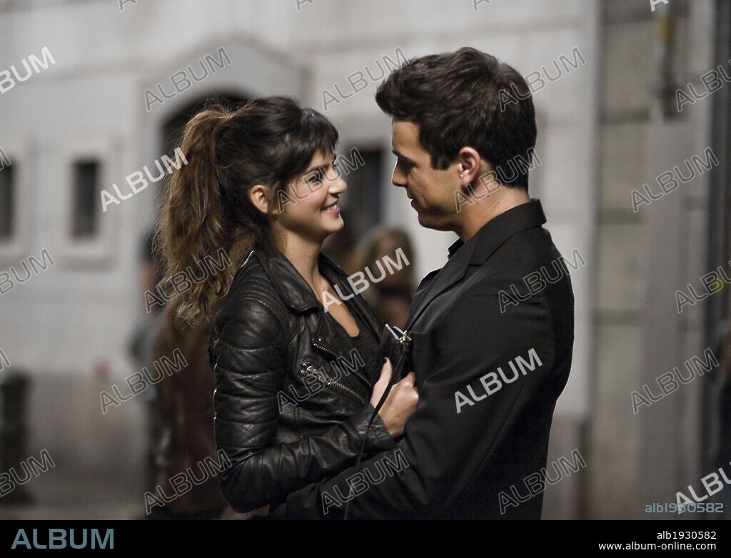 CLARA LAGO y MARIO CASAS en TENGO GANAS DE TI, 2012, dirigida por FERNANDO GONZALEZ MOLINA. Copyright ANTENA 3 FILMS/ZETA AUDIOVISUAL.