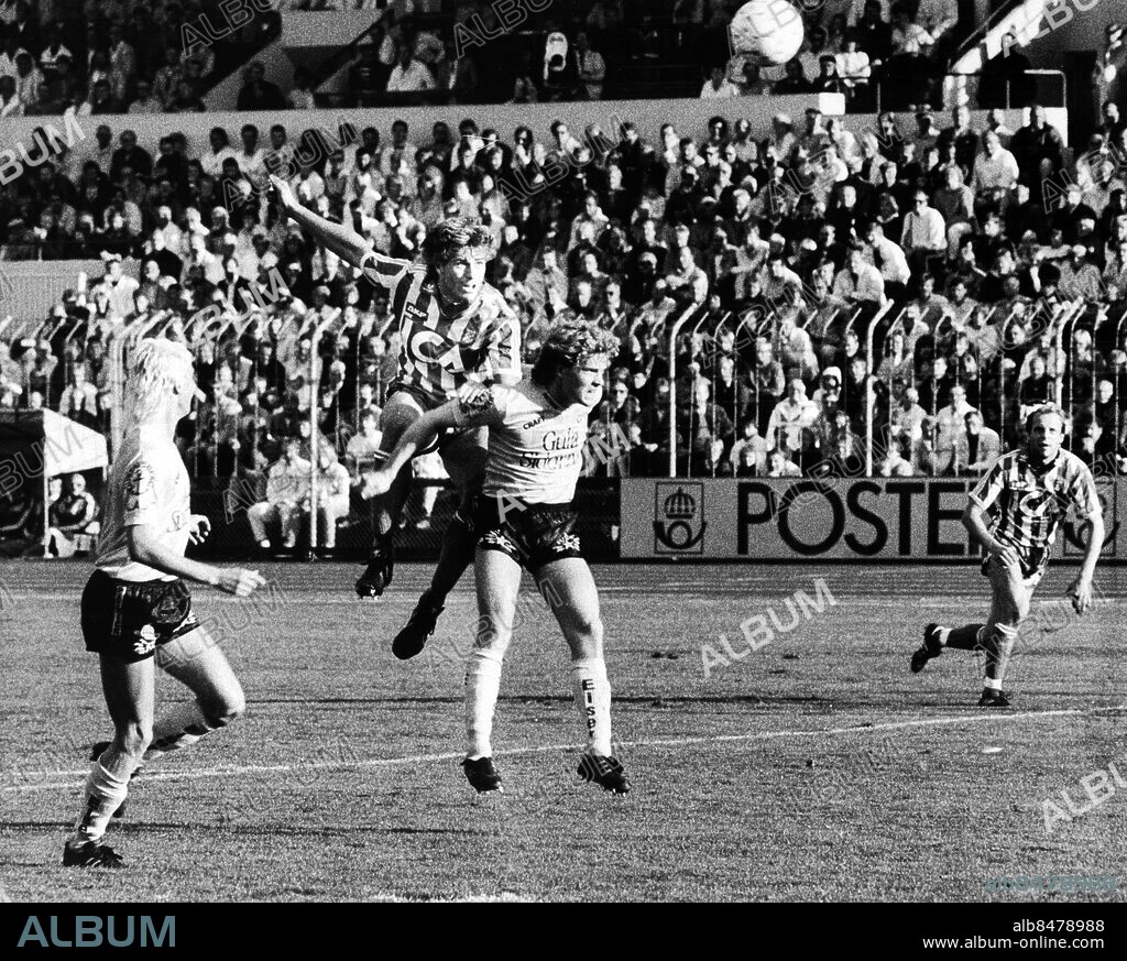 BORÅS 1986-08.. Glenn Hysén agerar i Elfsborgs försvar på Ryavallen. Längst ut till höger ses Tommy Holmgren. *** Local Caption *** GP Foto: Stefan Berg / Kamerareportage / TT / Kod: 2524.