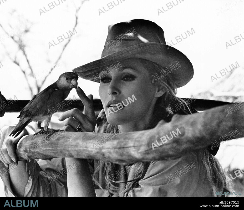 URSULA ANDRESS in THE SOUTHERN STAR, 1969, directed by SIDNEY HAYERS. Copyright COL/EUROFRANCE/CAPITOLE.