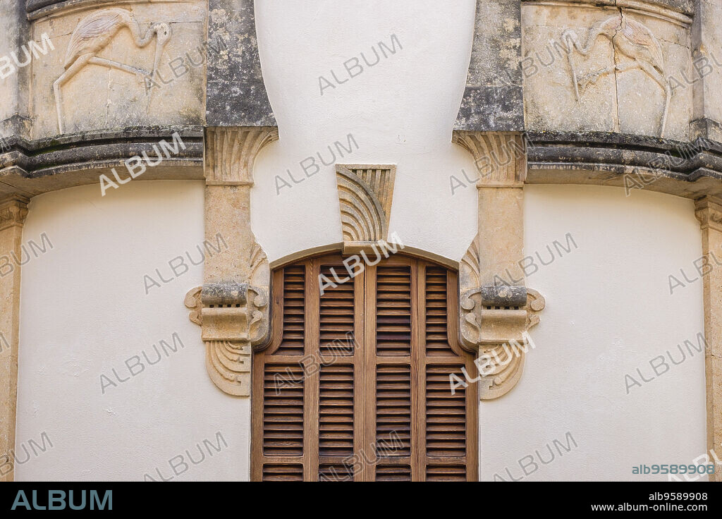 relieve de cigueña, Ca ses Ciconyes, casa modernista, Mallorca, balearic islands, Spain.