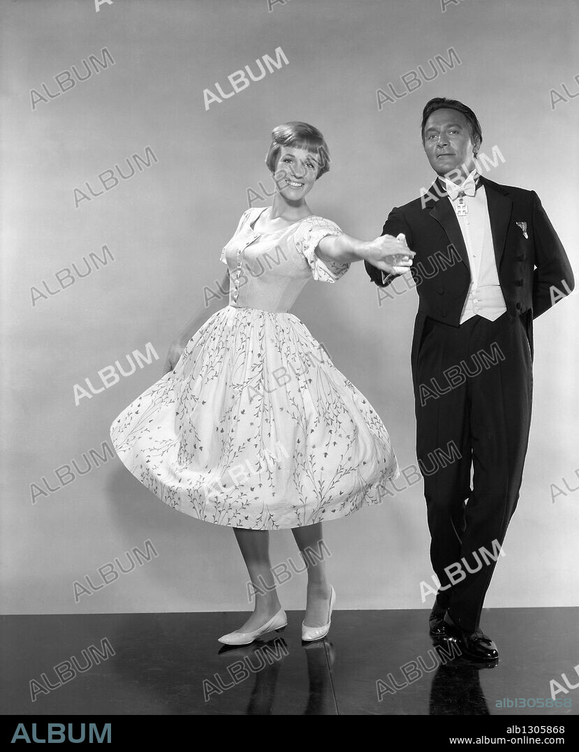 CHRISTOPHER PLUMMER y JULIE ANDREWS en SONRISAS Y LÁGRIMAS, 1965 (THE SOUND OF MUSIC), dirigida por ROBERT WISE. Copyright 20TH CENTURY FOX.