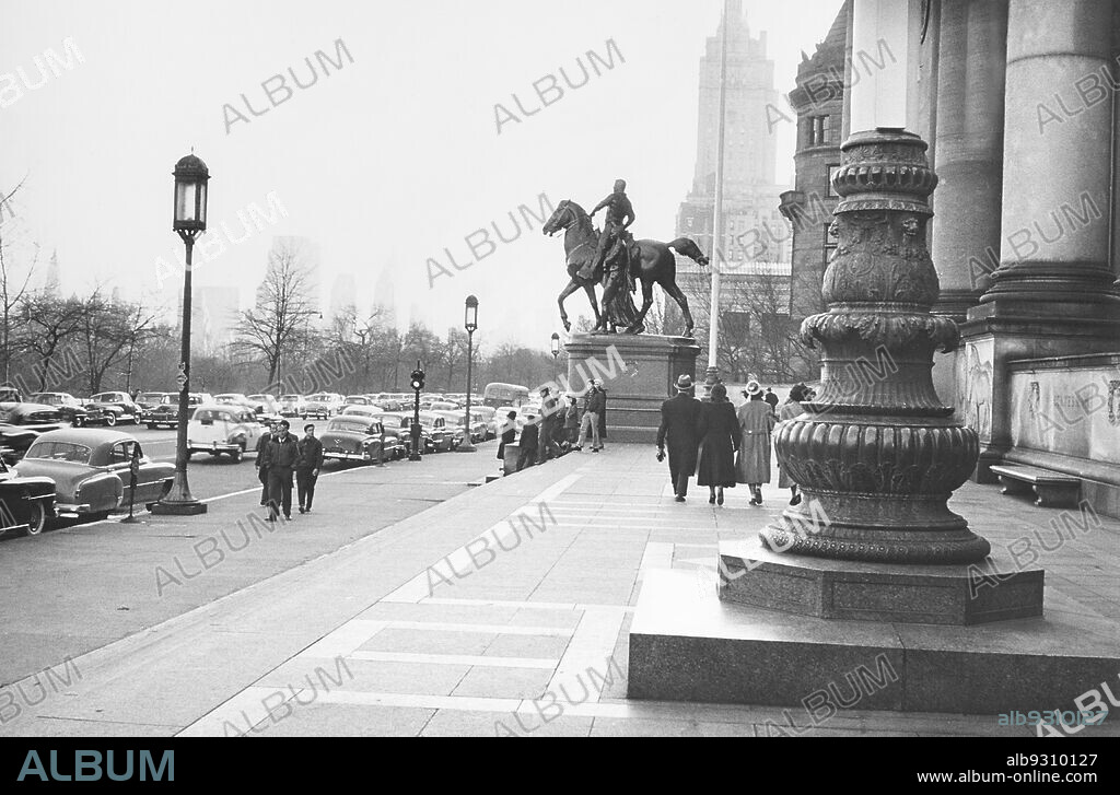 Equestrian Statue of Theodore Roosevelt on steps of the American Museum of Natural History, New York City, New York, USA, Angelo Rizzuto, Anthony Angel Collection, December 1953.