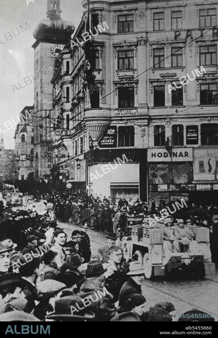 German Troops Enter Czech State.A view of the arrival of German mobile units in Brno, Moravia, during the occupation of the city.Herr Hitler, who followed his Army into the Czech State after it had been taken tinder the "protection of the German Reich, left Prague yesterday by car for a destination which was kept-secret. He was believe last night to be on his way to Brno, headquarters of the Army occupying the annexed Czech province of Moravia. March 17, 1939. (Photo by Topical Press).