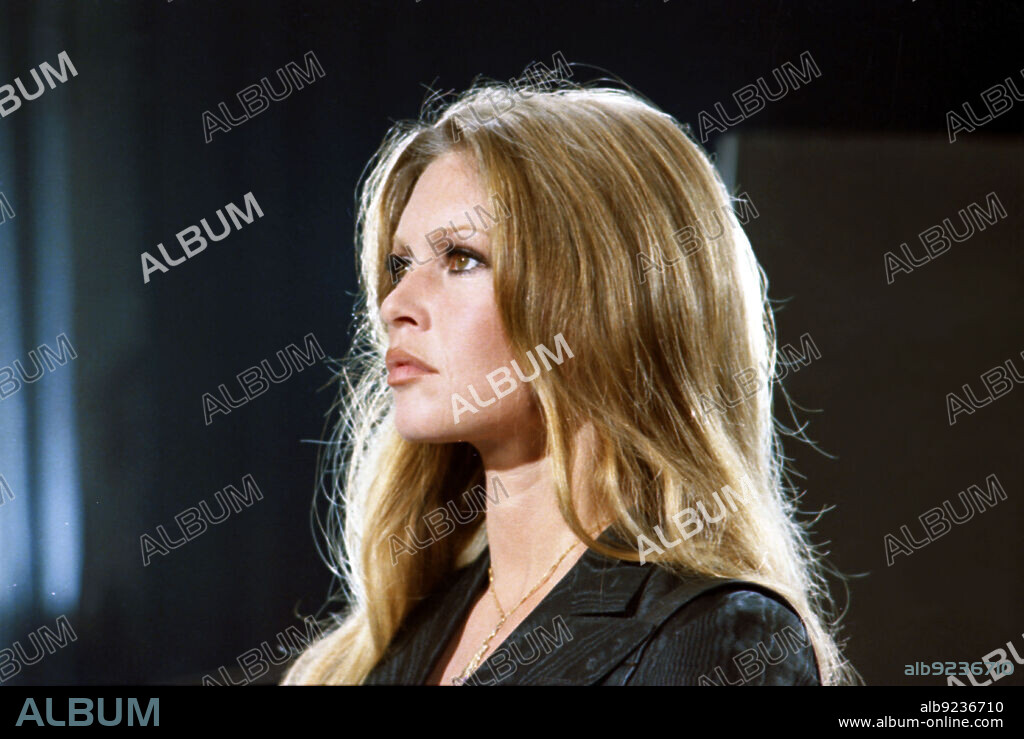 BRIGITTE BARDOT dans DON JUAN OU SI DON JUAN ÉTAIT UNE FEMME..., 1973, réalisé par ROGER VADIM. Copyright FILMSONOR.