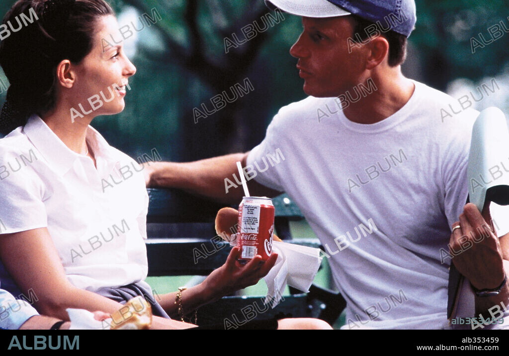 ASHLEY JUDD and TONY GOLDWYN in SOMEONE LIKE YOU, 2001, directed by TONY GOLDWYN. Copyright 20TH CENTURY FOX / ARONOWITZ, MILES.