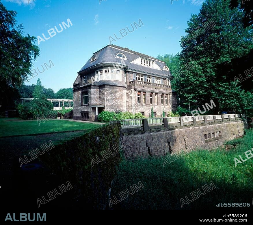 HENRY VAN DE VELDE. Hagen, Hohenhof (Villa Osthaus / Gartenseite © Jochen Helle Format / Filmsize: 6 × 9 cm.