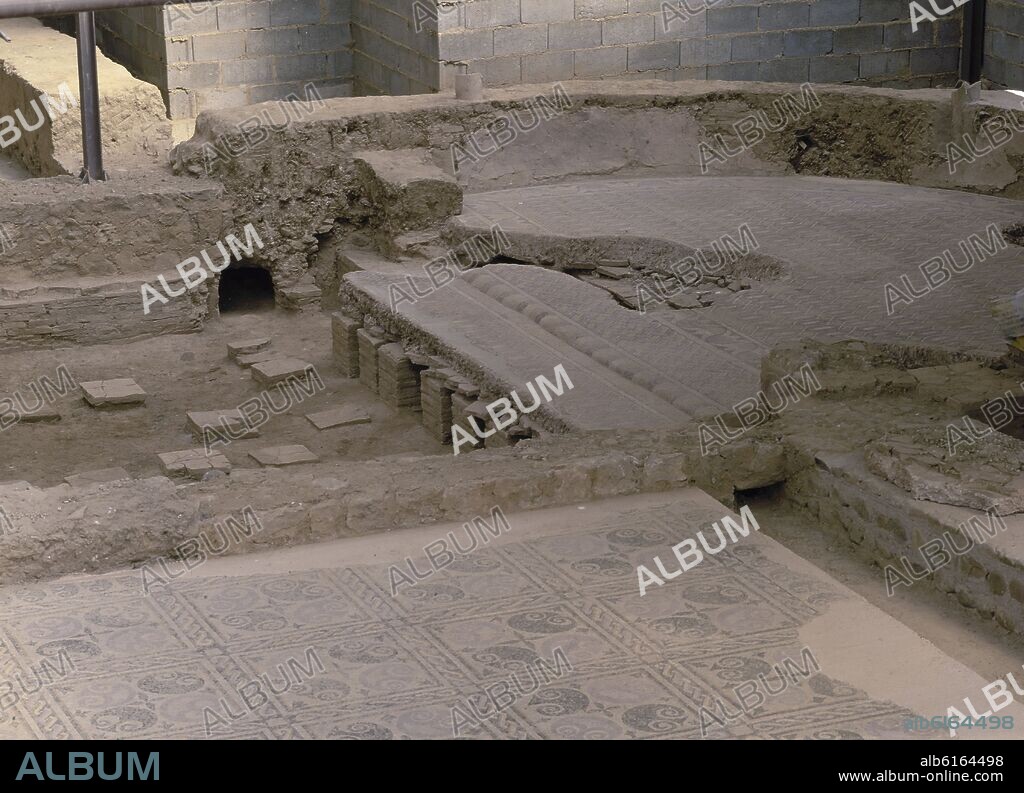 HABITACION 2-EXEDRA SEMICIRCULAR Y HIPOCAUSTO.