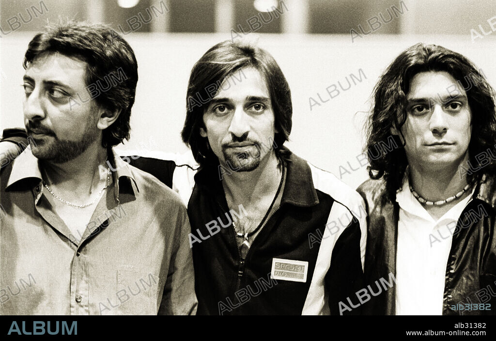 Los músicos españoles Juan, Antonio y José Miguel Carmona, integrantes del grupo Ketama.