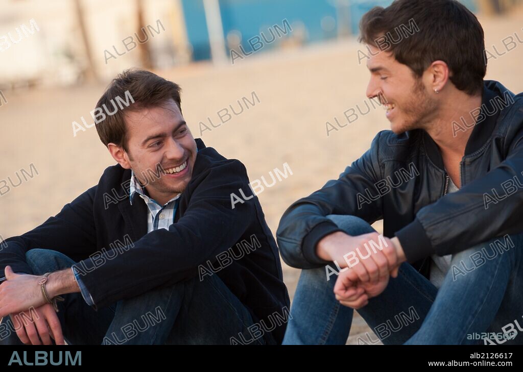 BERNAT SAUMELL and CRISTIAN VALENCIA in BARCELONA, NIT D'ESTIU, 2013, directed by DANI DE LA ORDEN. Copyright EL TERRAT/ICAA/PLAYTIME MOVIES/SABADO PELICULAS.