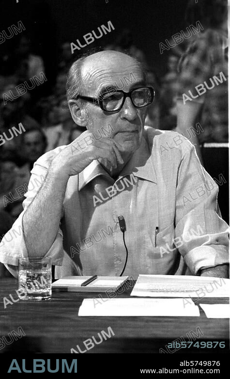 Mitscherlich, Alexander; Psychoanalytiker; München 20.9.1908 - Frankfurt am Main 1982. Alexander Mitscherlich während der Podiumsdiskussion "Meinung gegen Meinung" in Düsseldorf am 31. August 1976. Foto.