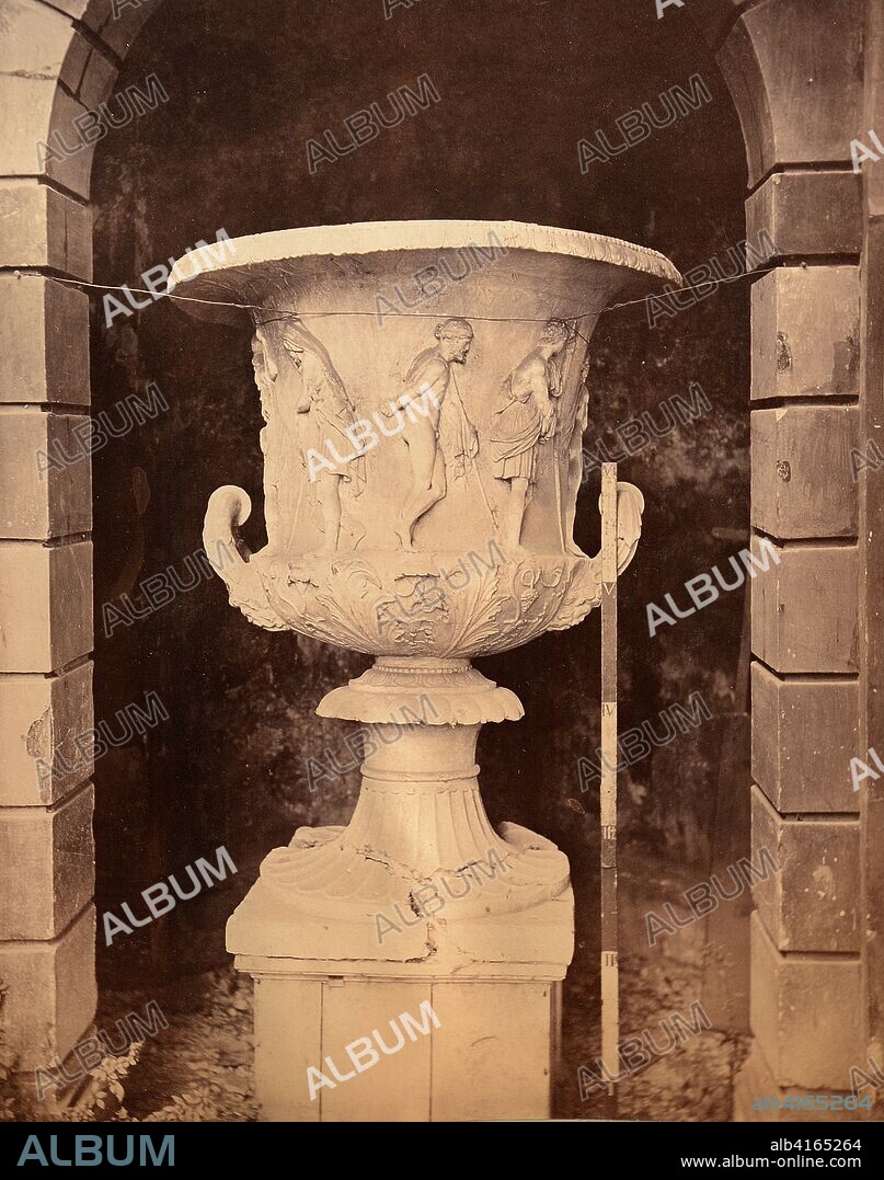Vaso “Medici”. Crátera de marmol blanco monumental con bajorelieves. Grecia clásica. Actualmente en la Galería de los Uffici en Florencia.
