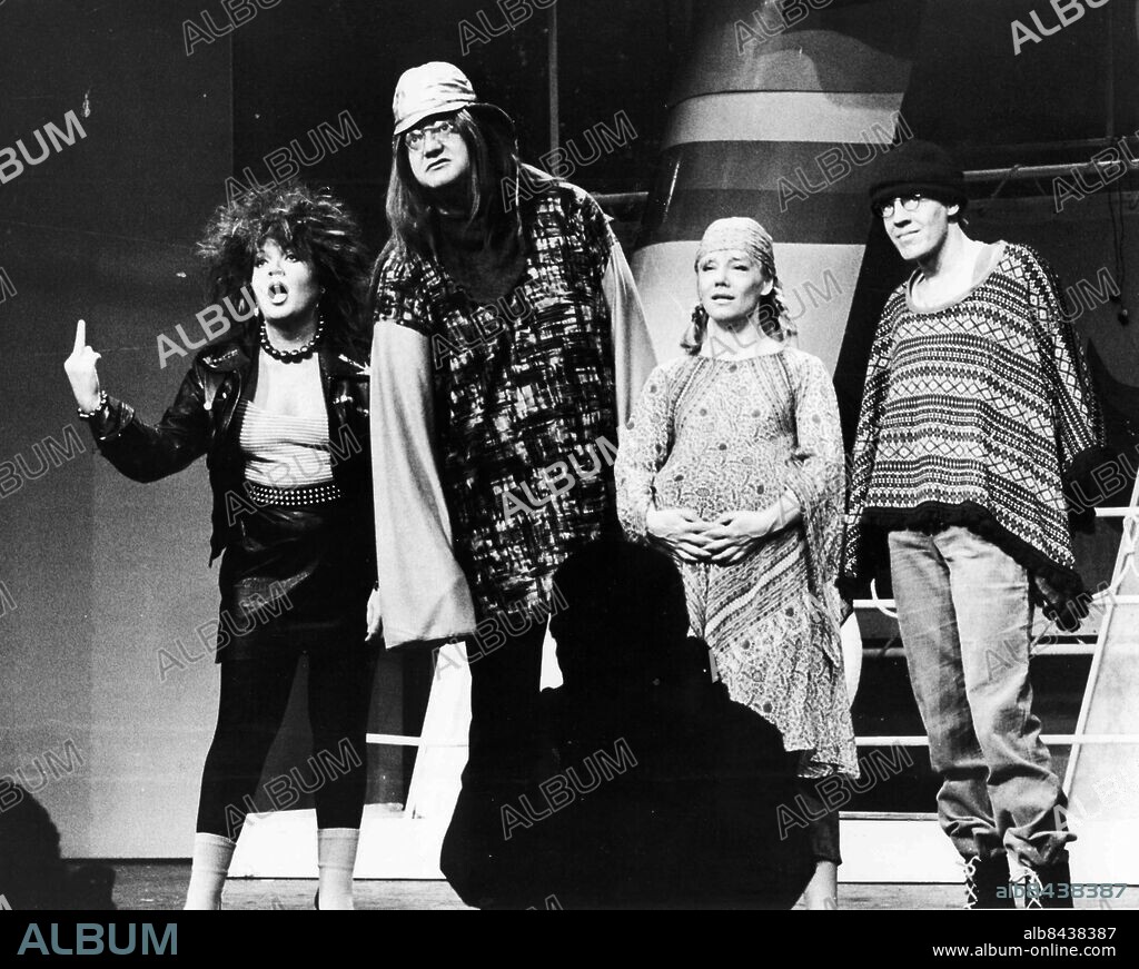 GÖTEBORG 1984-10-01.. Laila Westersund, Stefan Ljungqvist, Christina Stenius och Ulf Källvik som "Fredsliljor". *** Local Caption *** GP Foto: Jarl Ahlström / Kamerareportage / TT / Kod: 2524.