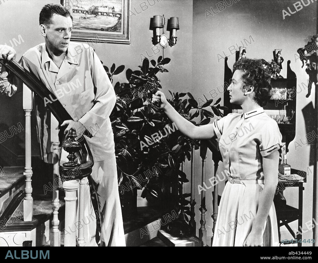 EVELYN KEYES and TOM EWELL in THE SEVEN YEAR ITCH, 1955, directed by BILLY WILDER. Copyright 20TH CENTURY FOX.