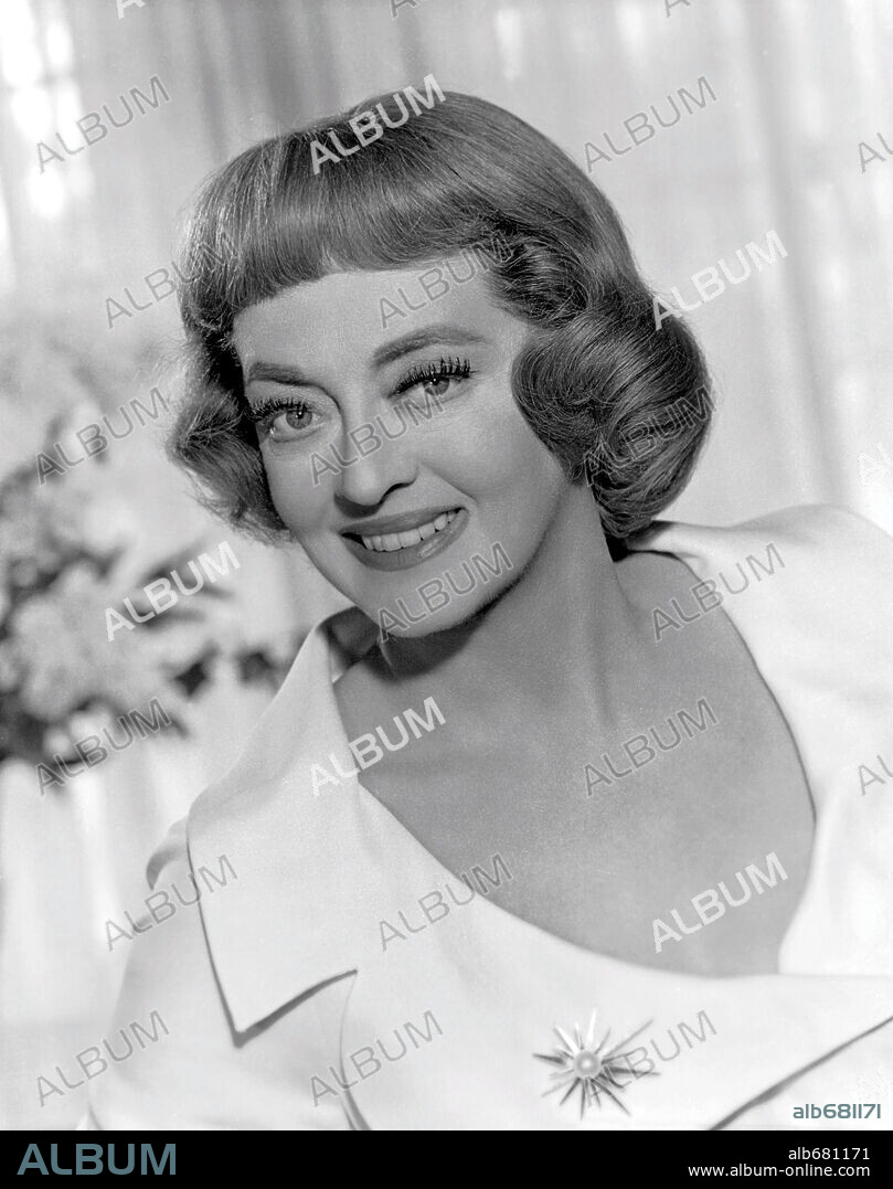 BETTE DAVIS en SU PROPIA VÍCTIMA, 1964 (DEAD RINGER), dirigida por PAUL HENREID. Copyright WARNER BROTHERS.