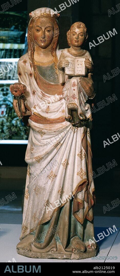 ARTE GOTICO. ESPAÑA. "VIRGEN DE LES AVELLANES". Escultura realizada en piedra calcárea policromada, atribuida al maestro Guillem Seguer. Fechada en el siglo XIV. Tamaño: 121 cm de altura y 40 x 31 cm de base. Iglesia parroquial de Les Avellanes. Comarca de la Noguera. Provincia de Lleida. Cataluña.