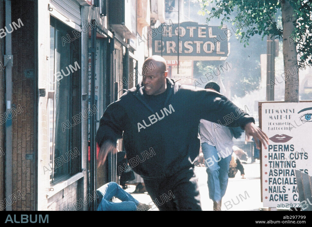 KEENEN IVORY WAYANS en SE BUSCA, 1997 (MOST WANTED), dirigida por DAVID GLENN HOGAN. Copyright NEW LINE CINEMA.