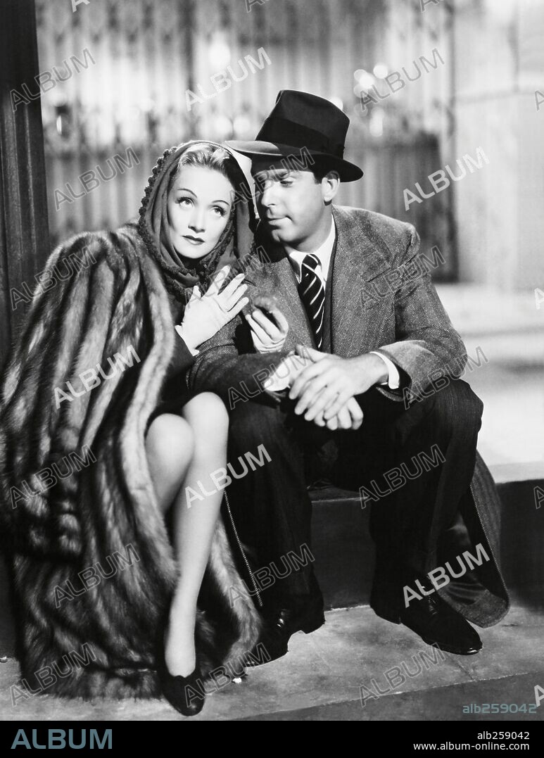 FRED MACMURRAY and MARLENE DIETRICH in THE LADY IS WILLING, 1942, directed by MITCHELL LEISEN. Copyright COLUMBIA PICTURES.