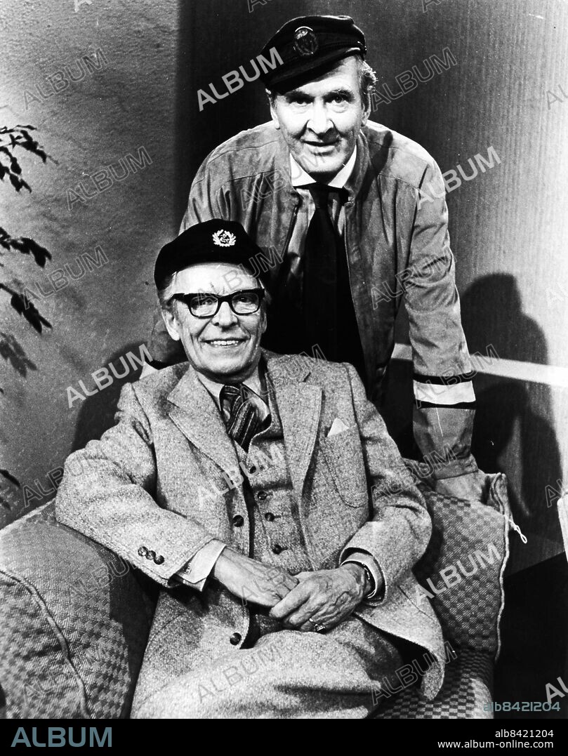Göteborg 1983-01-13. Harry Brandelius - i lånad mösa - gästar Hagge Geigert i dåvarande TV 2 *** Local Caption *** GP Foto: Erik Lindahl. KAMERAREPORTAGE.