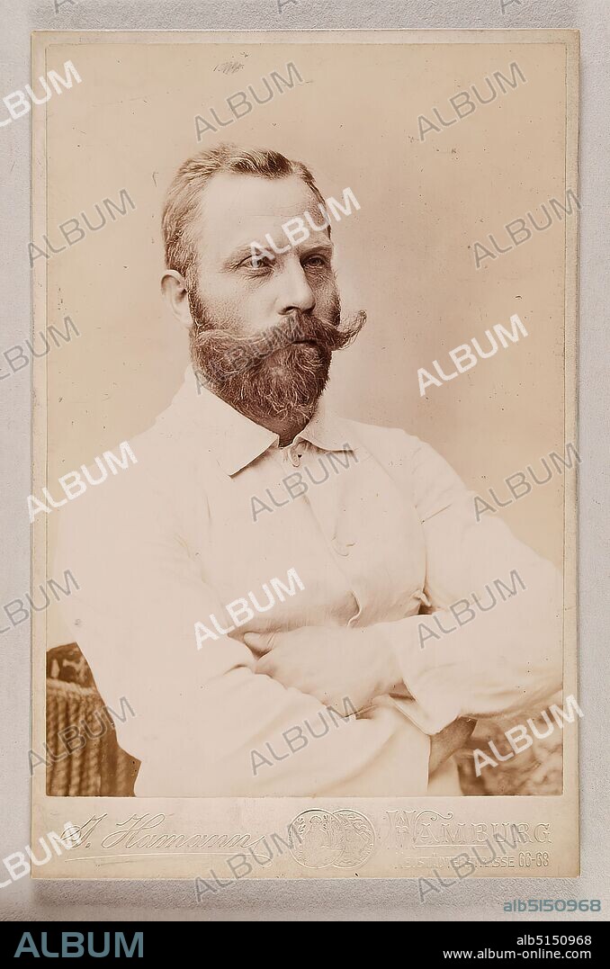 Atelier J. Hamann, Johann Hinrich W. Hamann, portrait of a gentleman, collodion paper, cardboard, black and white positive process, sheet size: height: 14.50 cm; width: 10.00 cm, dry stamp: recto on cardboard: J. Hamann, Hamburg, Neust. Neustr. 65 - 66, inscribed: verso on the cardboard: Atelier J. Hamann, Hamburg, Neust. Neustrasse 65-66, Specialty: Life-size portraits, The plates are kept for reorders and enlargements, portrait photography, man, half-length portrait, half profile (three-quarter view), fashion, clothing, arm positions, gestures.