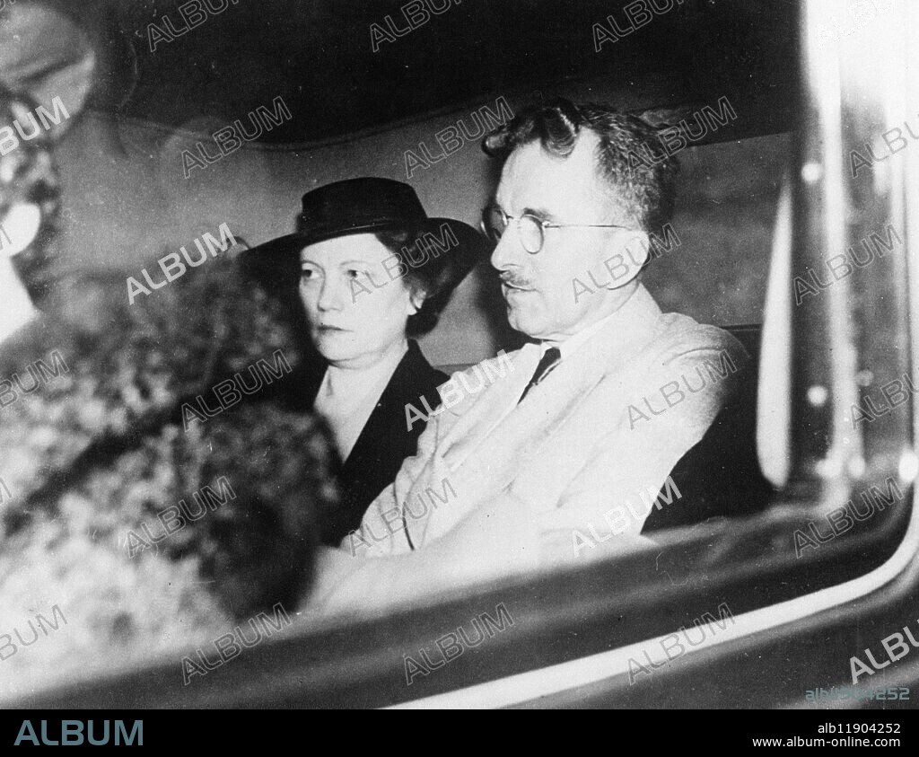 Jean Harlow's father attends funeral of his daughter. Dr Monte Carpenter, father of the late Jean Harlow, the film actress, attended with 250 prominent film people, the funeral of the actress at the Wee Kirk o' the Heather in Glendale, California. Jane Harlow died in Los Angeles at the age of 26. Photo shows: Dr Monte Carpenter, father of the late Jean Harlow, arriving at the church with his present wife. 16 June 1937.
