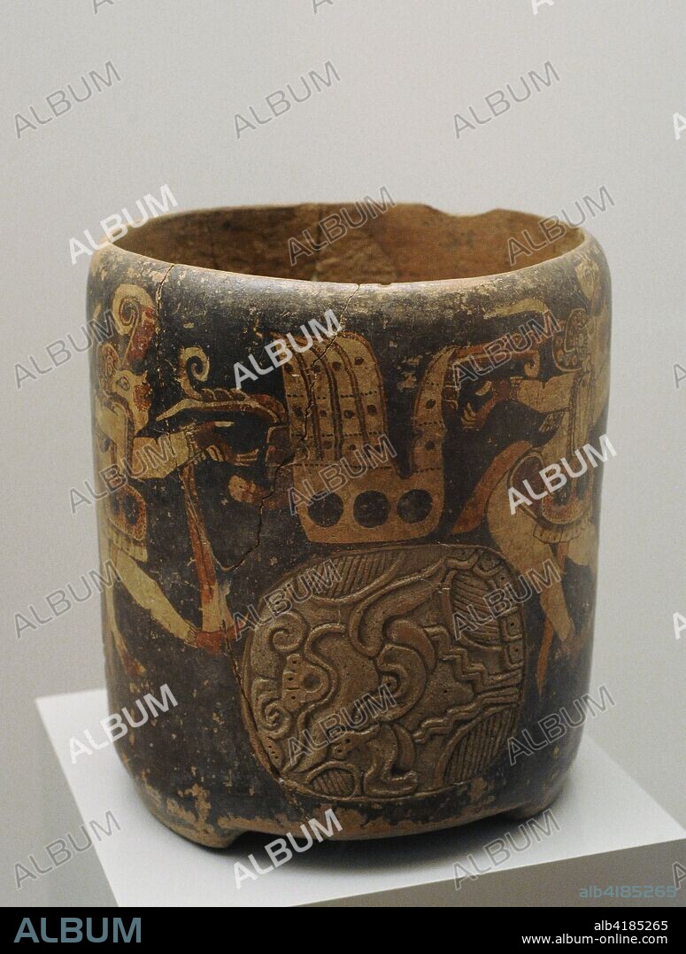 Vaso decorado con escena figurada. Cerámica pintada. Cultura Maya. Período Clásico Tardío (600-900 d. C). Mesoamérica. Area Maya. Museo de América. Madrid. España.