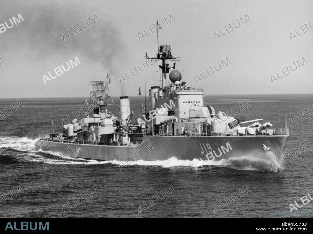 Göteborg 1952-10-20. Jagaren HMS Småland (J19) på provtur i Göteborgs skärgård. Foto: SvD / TT / kod 12014.
