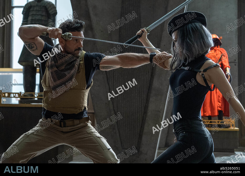 FRANK GRILLO und SELINA LO in BOSS LEVEL, 2020, unter der Regie von JOE CARNAHAN. Copyright WarParty Films / Scott Free Productions / EFO Films.