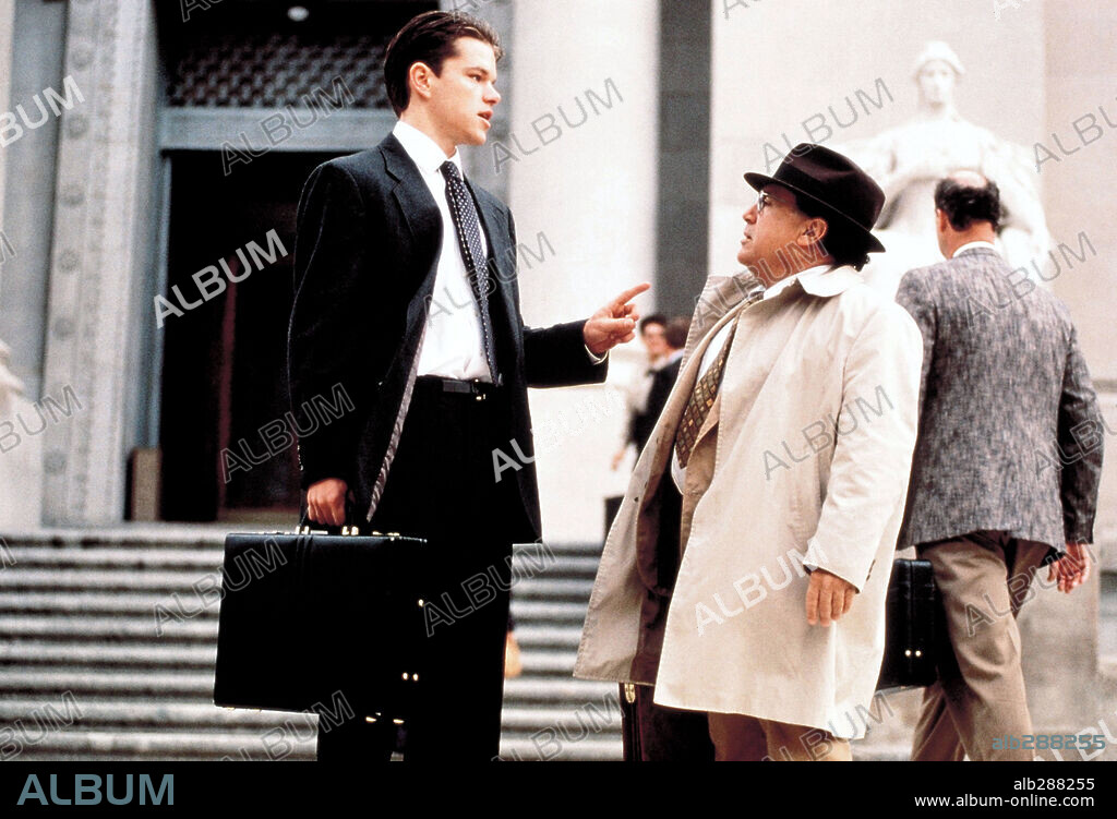 DANNY DEVITO y MATT DAMON en LEGITIMA DEFENSA, 1997 (THE RAINMAKER), dirigida por FRANCIS FORD COPPOLA. Copyright PARAMOUNT PICTURES / CARUSO, PHILLIP.