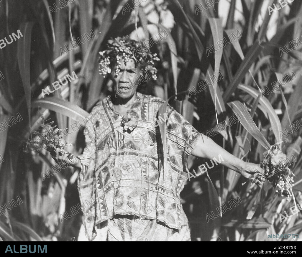 MOANA, 1926, directed by ROBERT J. FLAHERTY. Copyright PARAMOUNT PICTURES.