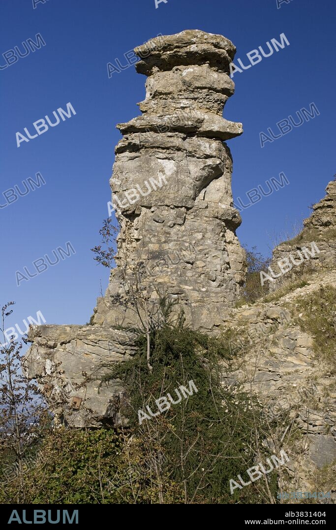 Devil's Chimney on Leckhampton Hill, Cotswolds Escarpment, Cheltenham, UK.