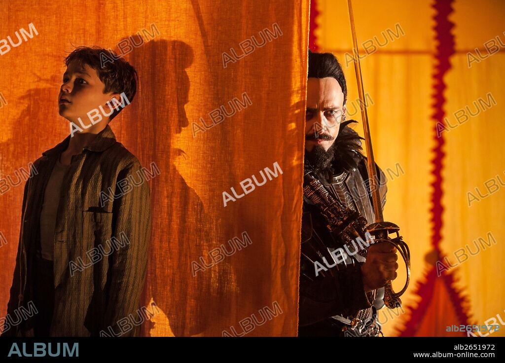 HUGH JACKMAN and LEVI MILLER in PAN, 2015, directed by JOE WRIGHT. Copyright BERLANTI PRODUCTIONS.